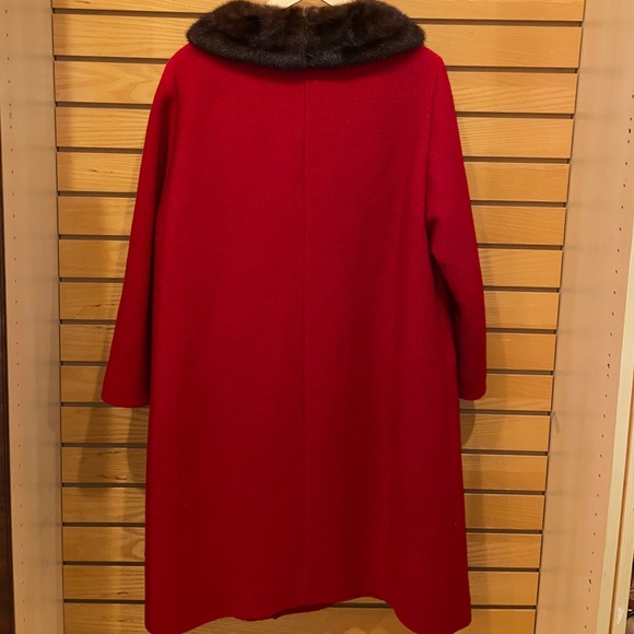 Gable’s Vintage Long Red Fur Coat - Picture 3 of 3